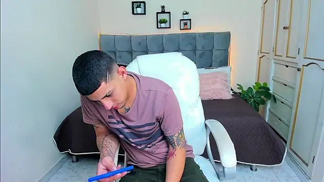 Snapshot of Alex_cute77 chatting on 25, 1, 2025 Alex cute77 online show from 25, 1, 2025