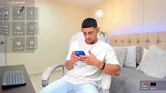 Snapshot of Alex_cute77 chatting on 5, 3, 2025 Alex cute77 online show from 5, 3, 2025