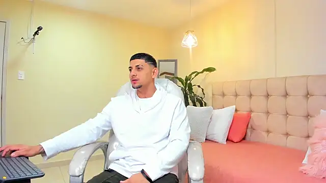 Snapshot of Alex_cute77 chatting on 10, 3, 2025 Alex cute77 online show from 10, 3, 2025