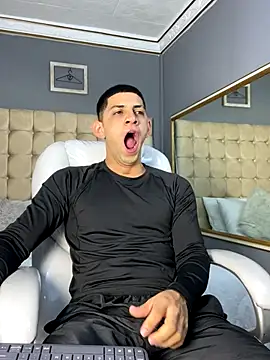 Snapshot of Alex_cute77 chatting on 12, 9, 2025 Alex cute77 online show from 12, 9, 2025