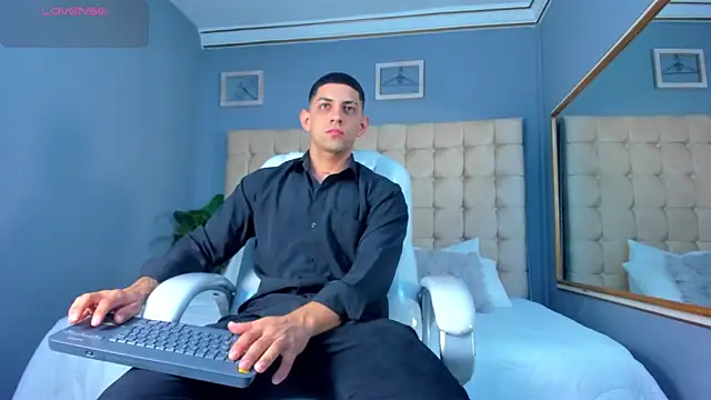 Snapshot of Alex_cute77 chatting on 18, 9, 2025 Alex cute77 online show from 18, 9, 2025