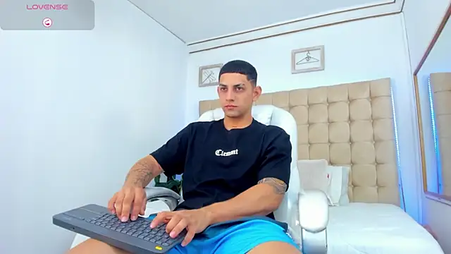 Snapshot of Alex_cute77 chatting on 30, 9, 2025 Alex cute77 online show from 30, 9, 2025