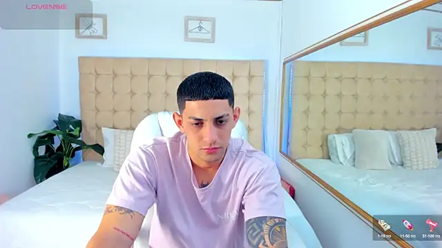 Snapshot of Alex_cute77 chatting on 1, 10, 2025 Alex cute77 online show from 1, 10, 2025