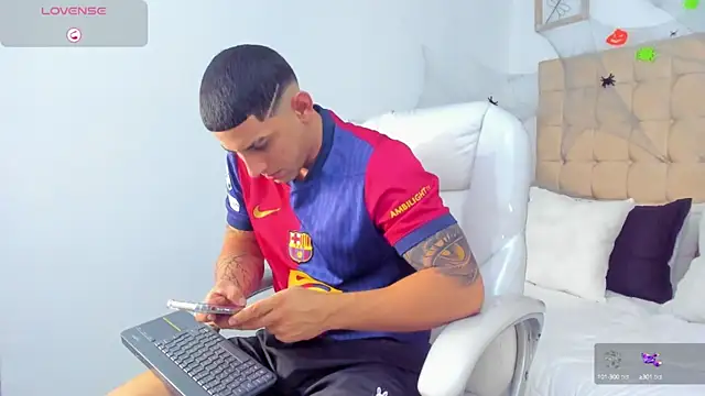 Snapshot of Alex_cute77 chatting on 4, 10, 2025 Alex cute77 online show from 4, 10, 2025