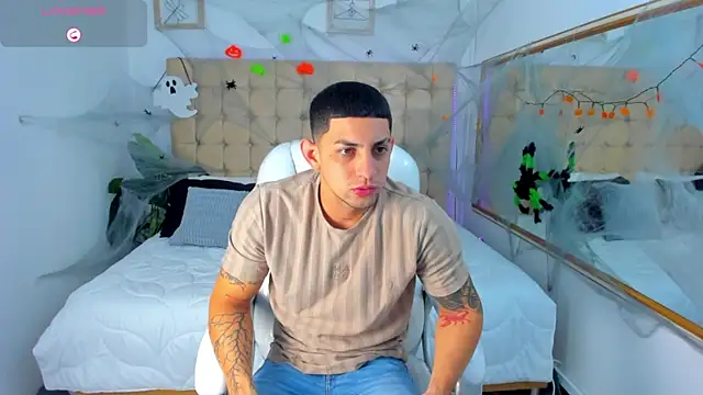 Snapshot of Alex_cute77 chatting on 9, 10, 2025 Alex cute77 online show from 9, 10, 2025