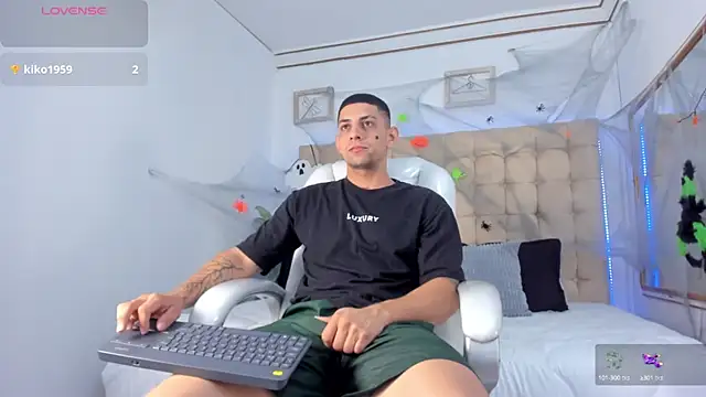 Snapshot of Alex_cute77 chatting on 16, 10, 2025 Alex cute77 online show from 16, 10, 2025