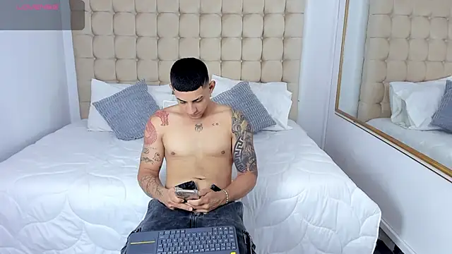 Snapshot of Alex_cute77 chatting on 20, 11, 2025 Alex cute77 online show from 20, 11, 2025