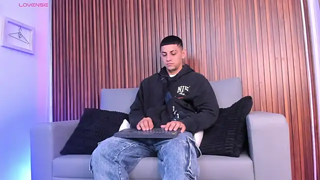 Snapshot of Alex_cute77 chatting on 9, 2, 2026 Alex cute77 online show from 9, 2, 2026