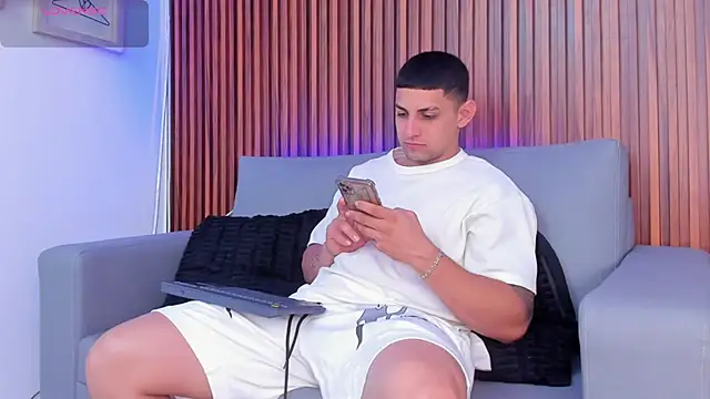 Snapshot of Alex_cute77 chatting on 16, 3, 2026 Alex cute77 online show from 16, 3, 2026