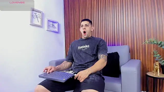 Snapshot of Alex_cute77 chatting on 23, 3, 2026 Alex cute77 online show from 23, 3, 2026