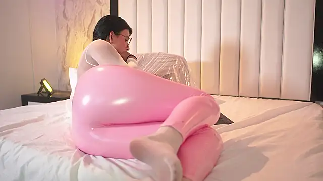 mia colin1  online show from 31, 1, 2026