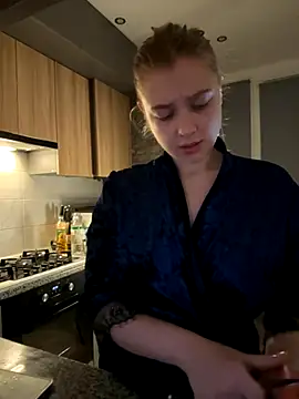 Snapshot of freiiaflower chatting on 27, 10, 2025 freiiaflower online show from 27, 10, 2025