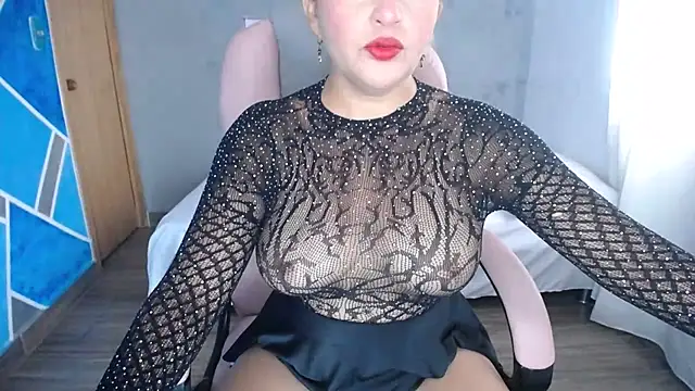 Snapshot of MeganMilF2 chatting on 15, 2, 2025 MeganMilF2 online show from 15, 2, 2025
