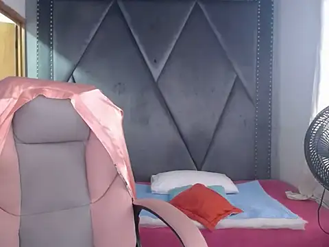 Snapshot of MeganMilF2 chatting on 21, 3, 2026 MeganMilF2 online show from 21, 3, 2026