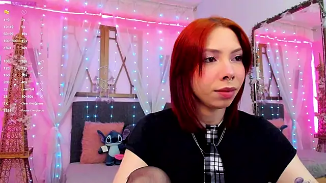 Snapshot of laura_olssen chatting on 8, 10, 2025 laura olssen online show from 8, 10, 2025