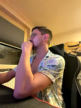 Snapshot of Shaiiboy chatting on 25, 10, 2025 Shaiiboy online show from 25, 10, 2025