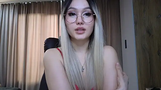 LiaChoi online show from 14, 3, 2025