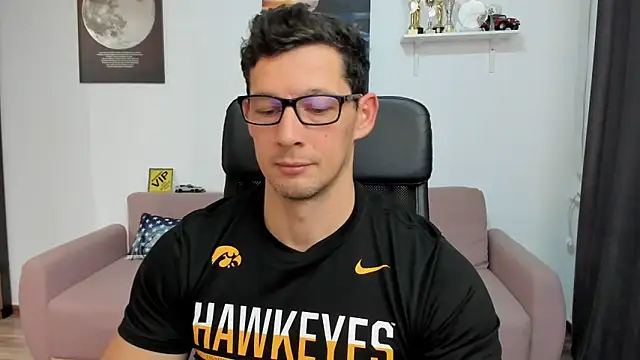 Snapshot of BrutusK08 chatting on 17, 11, 2025 BrutusK08 online show from 17, 11, 2025