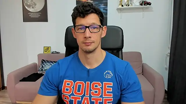 Snapshot of BrutusK08 chatting on 19, 11, 2025 BrutusK08 online show from 19, 11, 2025