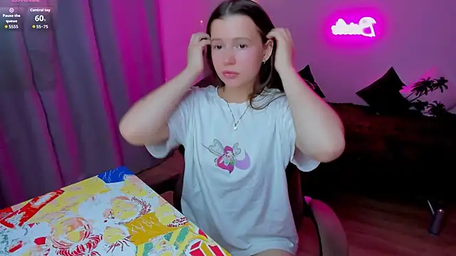 Snapshot of HelloRoxy chatting on 8, 11, 2025 HelloRoxy online show from 8, 11, 2025