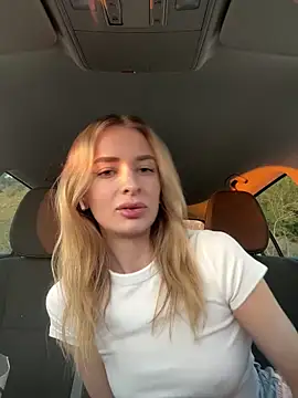 Snapshot of EvieEvans chatting on 6, 2, 2025 EvieEvans online show from 6, 2, 2025