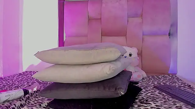 emily lady20 online show from 3, 1, 2025