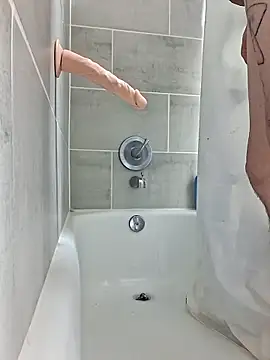 chillmfrs online show from 4, 11, 2025