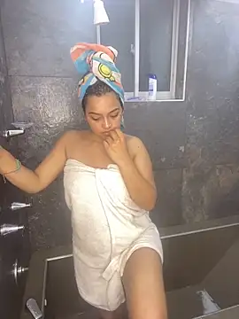 Snapshot of fairylatin222 chatting on 4, 4, 2026 fairylatin222 online show from 4, 4, 2026