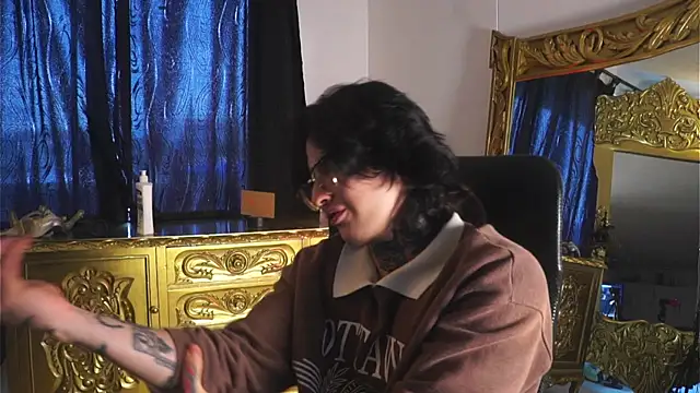 dantecoppolaa  online show from 15, 12, 2024