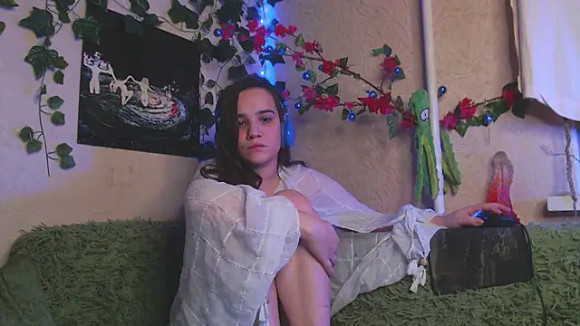 Tiny Witch online show from 10, 10, 2025