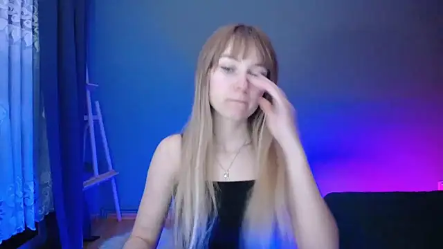 LuciaYoung online show from 17, 3, 2025