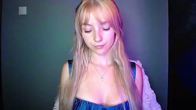 LuciaYoung online show from 17, 9, 2025