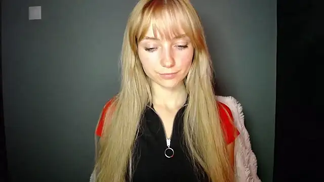 LuciaYoung online show from 27, 9, 2025