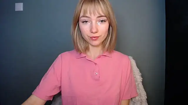 Snapshot of LuciaYoung chatting on 13, 2, 2026 LuciaYoung online show from 13, 2, 2026