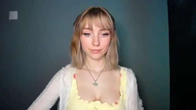 Snapshot of LuciaYoung chatting on 24, 2, 2026 LuciaYoung online show from 24, 2, 2026