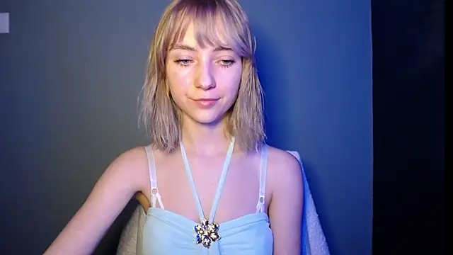 Snapshot of LuciaYoung chatting on 12, 3, 2026 LuciaYoung online show from 12, 3, 2026