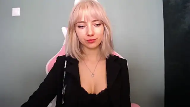 Snapshot of LuciaYoung chatting on 21, 3, 2026 LuciaYoung online show from 21, 3, 2026