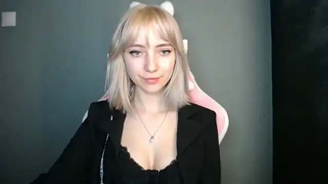 Snapshot of LuciaYoung chatting on 21, 3, 2026 LuciaYoung online show from 21, 3, 2026