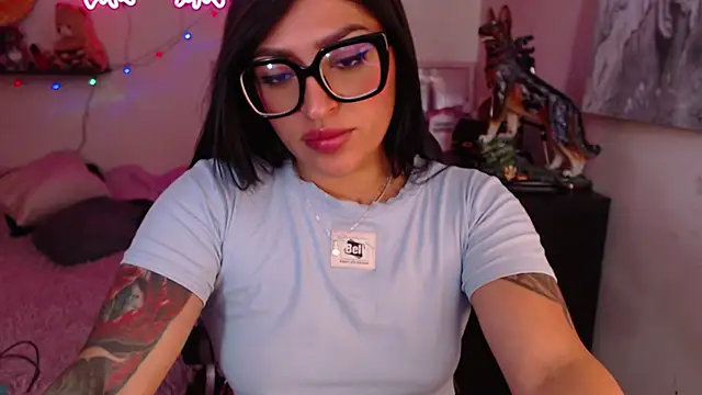 Snapshot of MissDennise chatting on 28, 2, 2025 MissDennise online show from 28, 2, 2025
