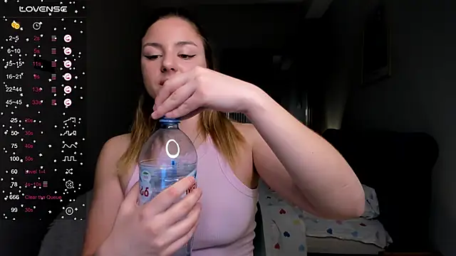 ThreeshaWhite online show from 18, 3, 2025