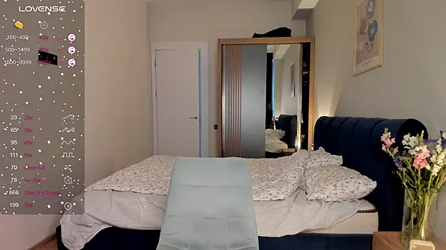 ThreeshaWhite online show from 11, 11, 2025