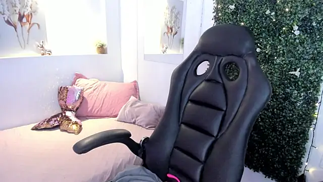 Abby Mae  online show from 8, 1, 2025