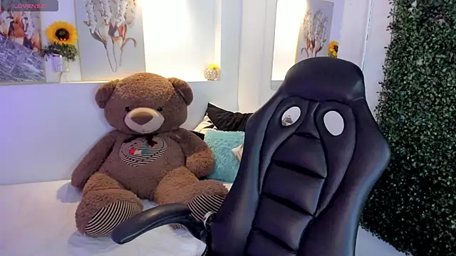 Abby Mae  online show from 25, 9, 2025