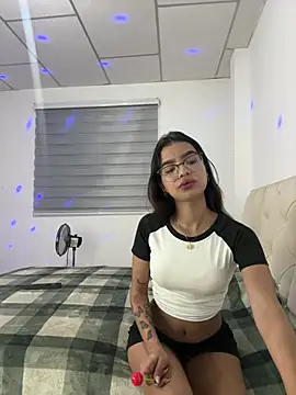 Snapshot of Melanyeee chatting on 24, 2, 2026 Melanyeee online show from 24, 2, 2026