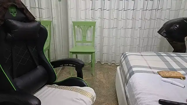 Snapshot of __Nina chatting on 14, 10, 2025 Nina online show from 14, 10, 2025