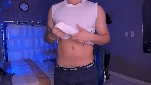 Snapshot of Niicky1_ chatting on 4, 11, 2025 Niicky1 online show from 4, 11, 2025