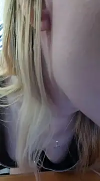 Snapshot of Elza_kom chatting on 4, 3, 2025 Elza kom online show from 4, 3, 2025