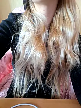 Snapshot of Elza_kom chatting on 16, 10, 2025 Elza kom online show from 16, 10, 2025