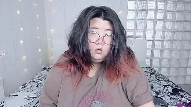 Snapshot of Nadine_asian chatting on 7, 12, 2024 Nadine asian online show from 7, 12, 2024