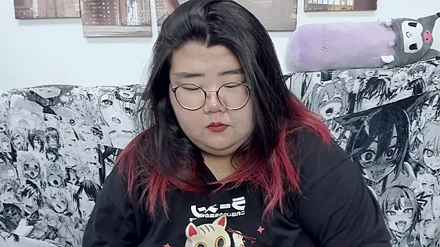 Snapshot of Nadine_asian chatting on 4, 1, 2025 Nadine asian online show from 4, 1, 2025